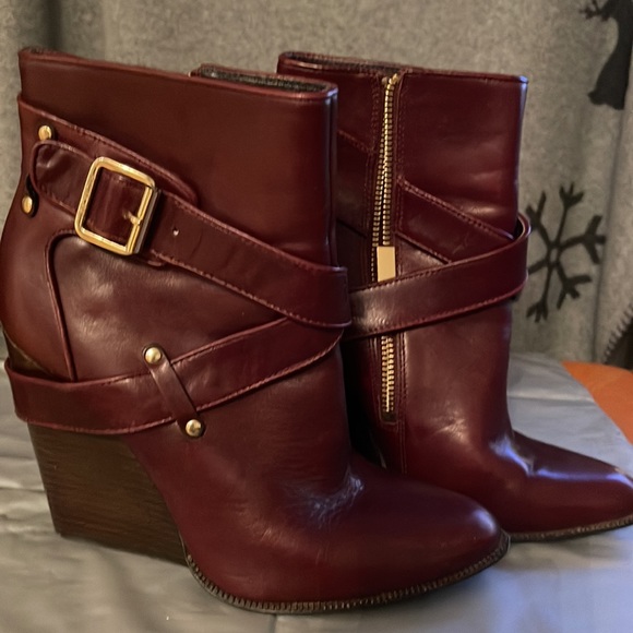 Rachel Zoe ankle wedge boot burgundy color - Picture 2 of 8